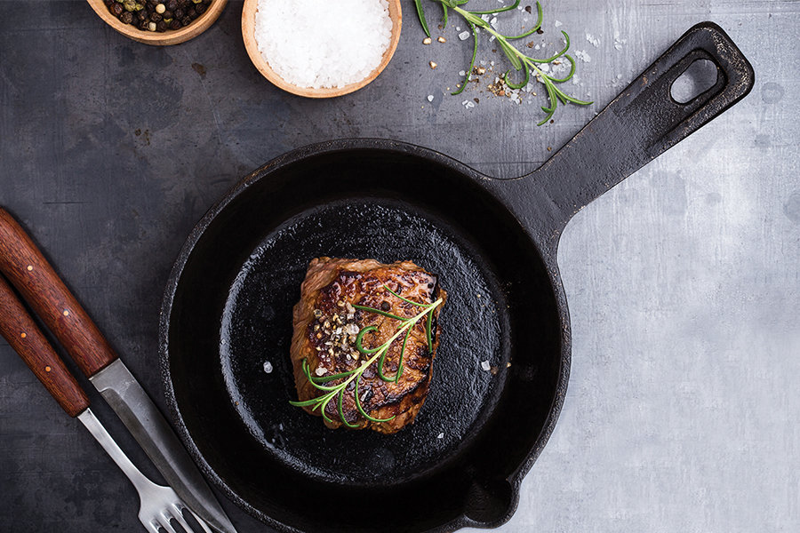 Iron Article Cooking with cast-iron