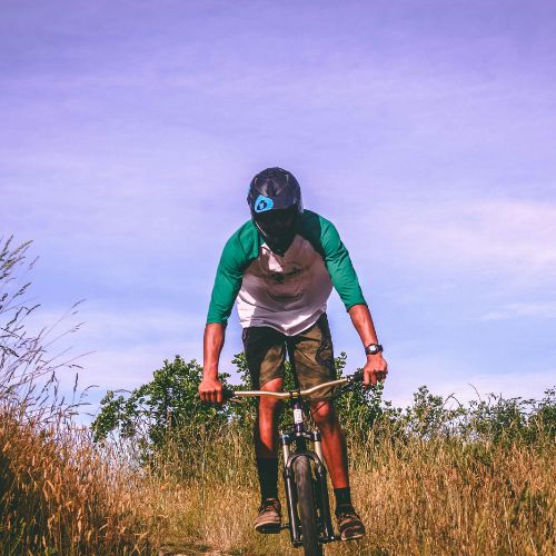 mountain biking tips man going downhill