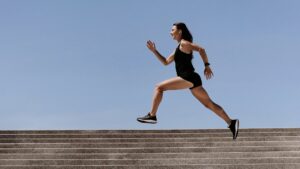 woman jumping on stairs who can build strong thighs