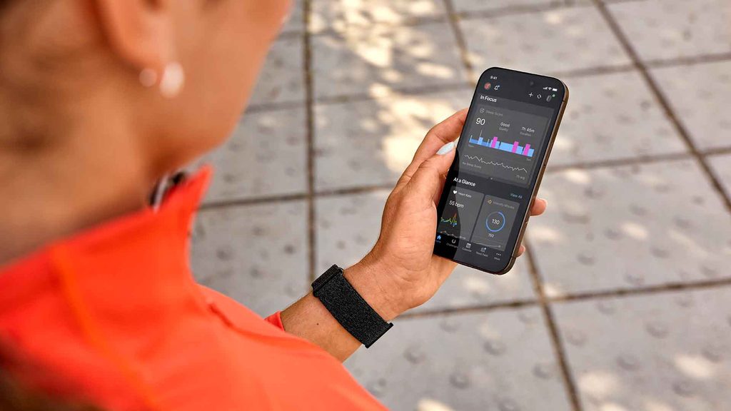 โI Swapped My Smartwatch For A Screen-Free Tracker And I Felt More Presentโ