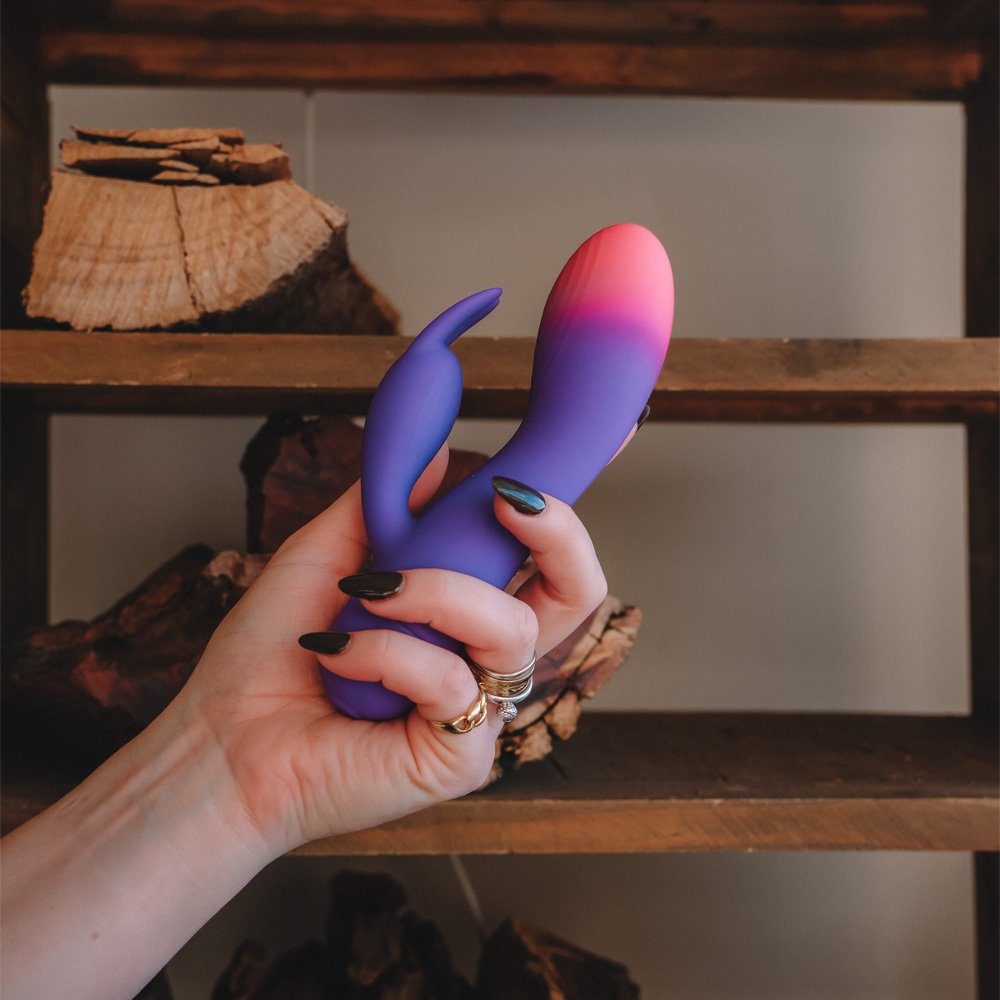Can A R615 Rabbit Vibrator Really Deliver A Blended Orgasm? We Tested It Ourselves